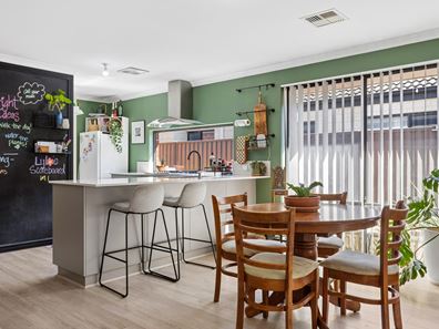 4 Simcoe Way, Caversham WA 6055