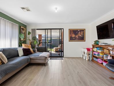 4 Simcoe Way, Caversham WA 6055
