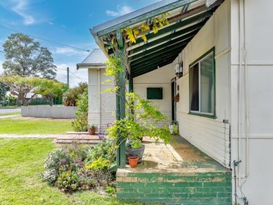 43 Millar Street, Waroona WA 6215