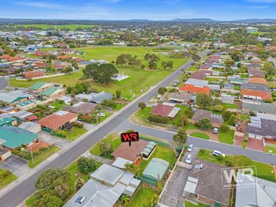 39 Drome Road, Orana WA 6330
