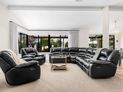16 Fitzgerald Loop, Canning Vale WA 6155