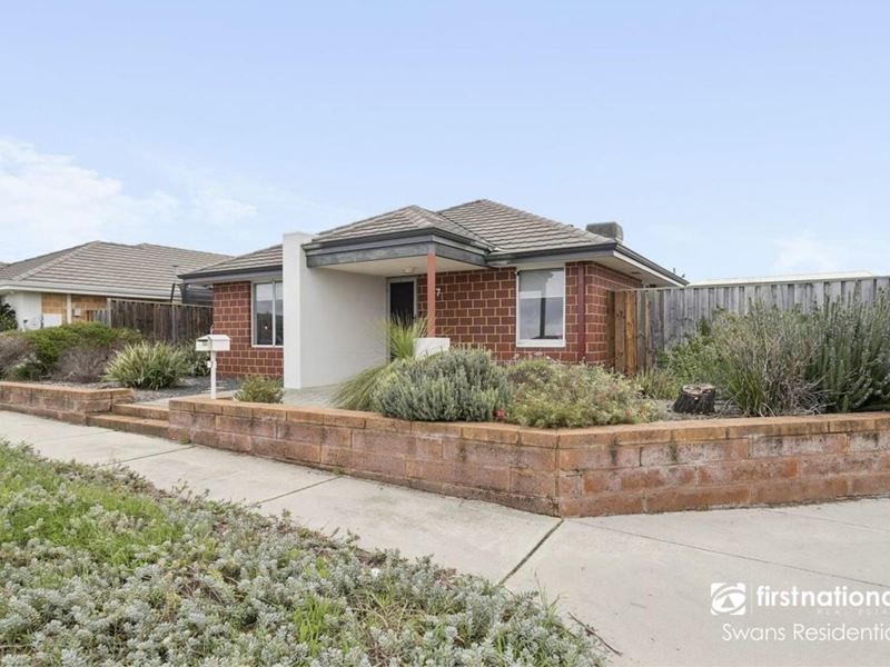 7 Tickner Parade, Ellenbrook WA 6069