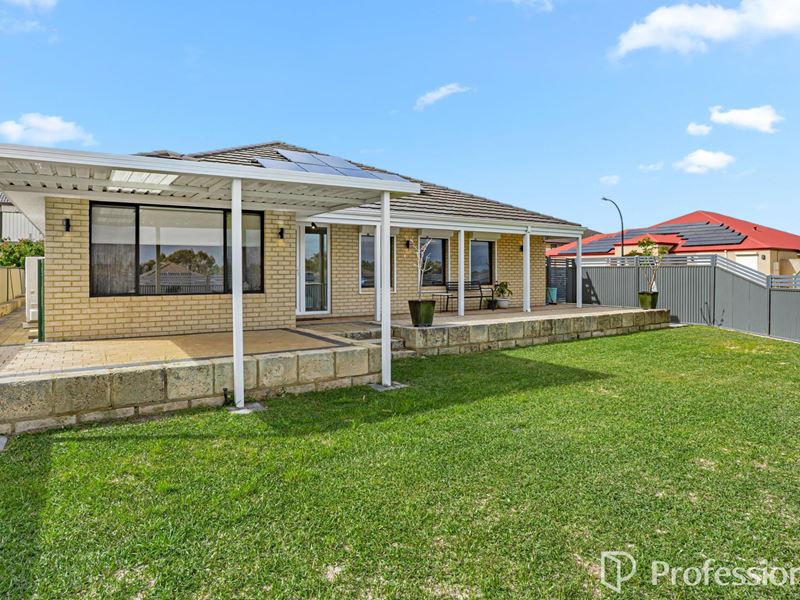 15 Sheffield Bend, Success WA 6164