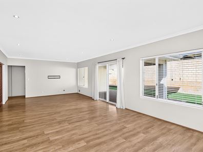 12 Ferguson Street, Wannanup WA 6210