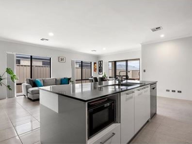 17 Daffodil Way, Karnup WA 6176