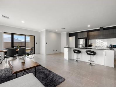 17 Daffodil Way, Karnup WA 6176