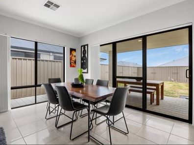 17 Daffodil Way, Karnup WA 6176