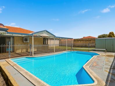 10 Ocean Place, Waikiki WA 6169