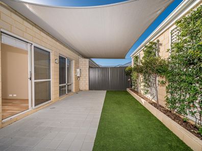 8 Chambered  Way, Jindalee WA 6036