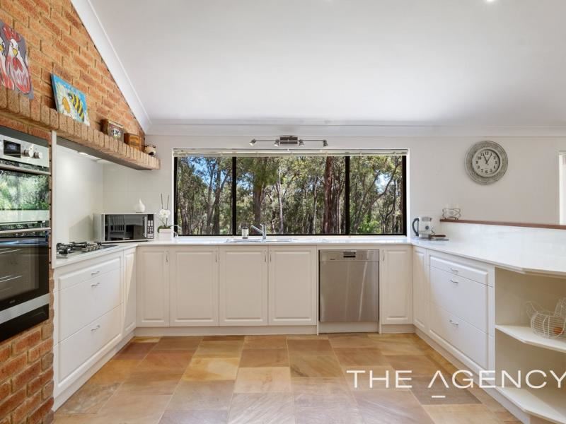 111 Lakeview Drive, Gidgegannup WA 6083