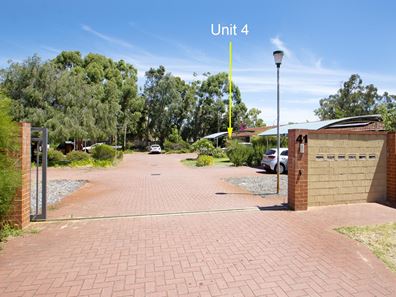 4/41 Golders Way, Girrawheen WA 6064