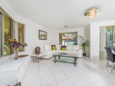 4 Fawley Retreat, Mindarie WA 6030