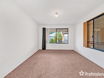 4 Dunlowe Loop, Warnbro WA 6169