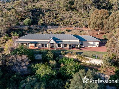 8 Cabernet Court, Mount Nasura WA 6112