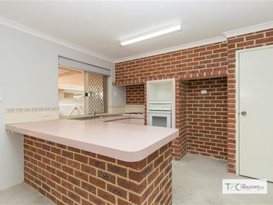 1/15 Tamarisk Drive, Halls Head WA 6210