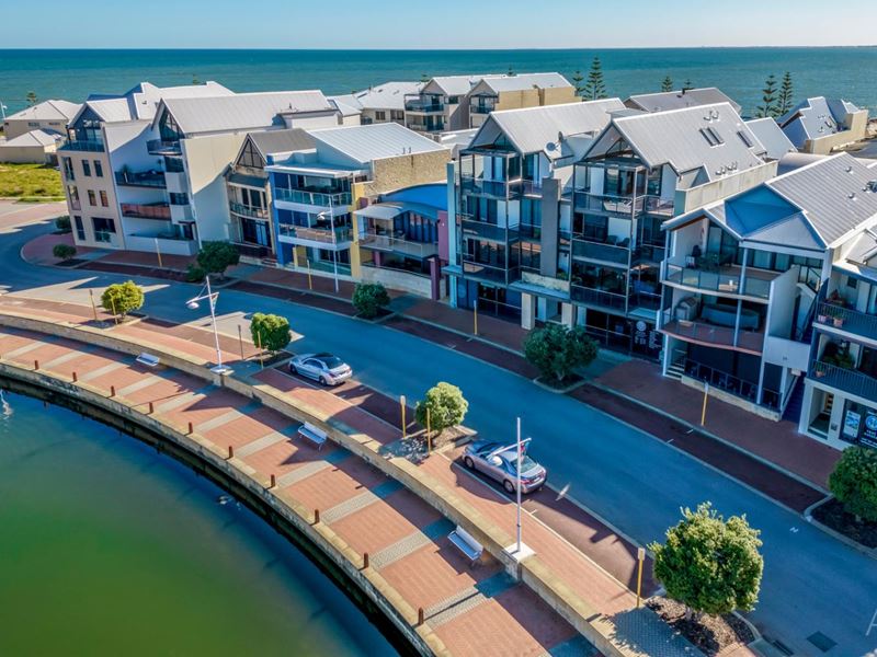8/30 Spinnaker Quays, Mandurah