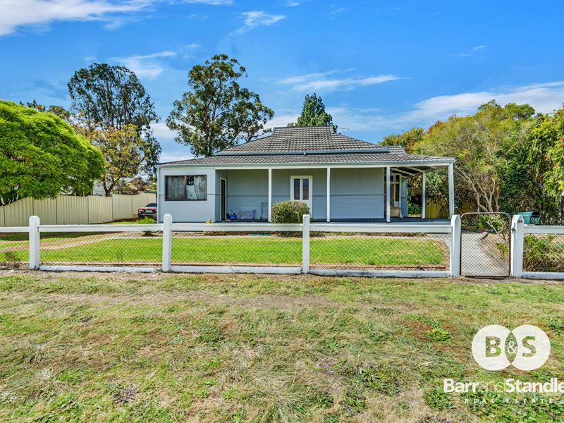 24 Hutton Street, Collie