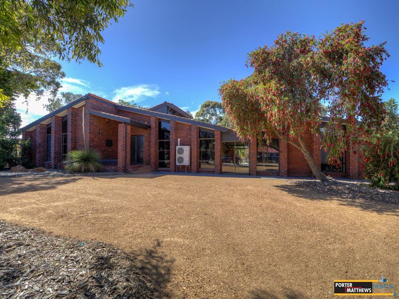 10 Waterloo Crescent, Lesmurdie