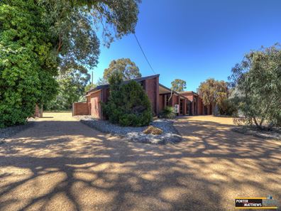 10 Waterloo Crescent, Lesmurdie WA 6076