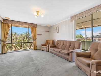 2 Pass Crescent, Beaconsfield WA 6162