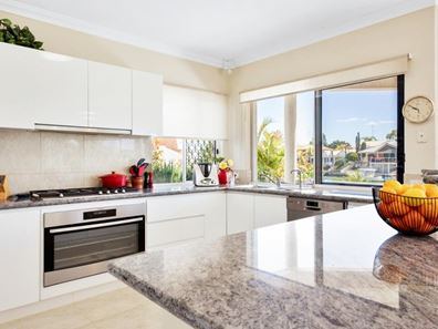 17 Cambria Island Retreat, Halls Head WA 6210