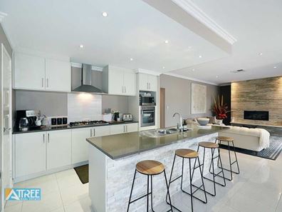 2 Mannhein Crescent, Piara Waters WA 6112