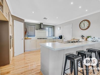 6 Apsley Circle, Millbridge WA 6232