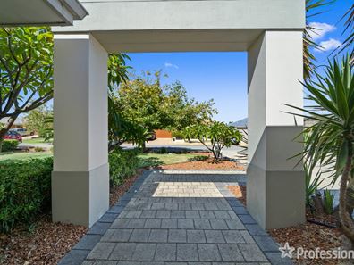 27 Cowra Turn, Aveley WA 6069
