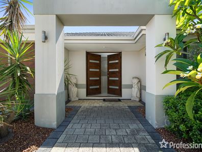 27 Cowra Turn, Aveley WA 6069
