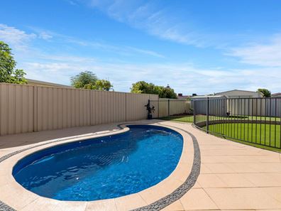 10 Geographe Way, Thornlie WA 6108