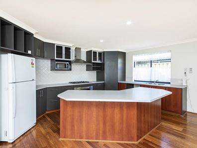 20 Bopeechee Way, Port Kennedy WA 6172