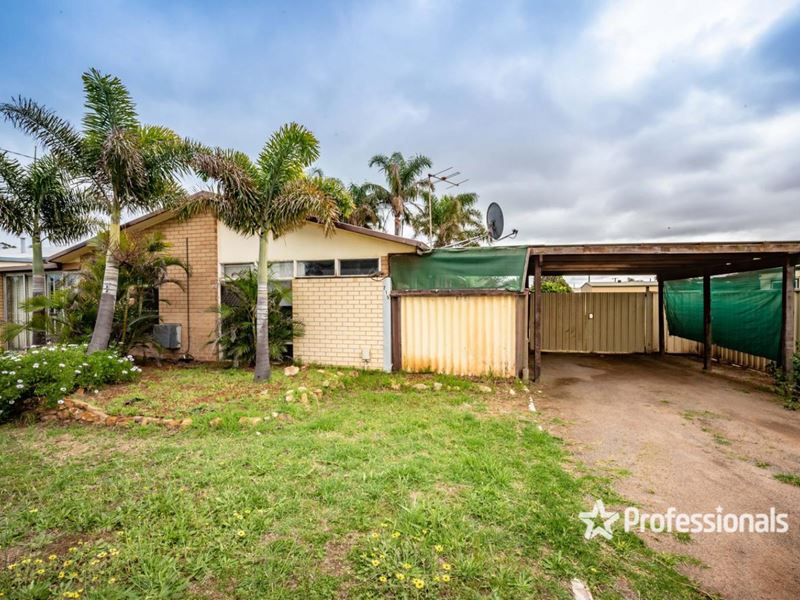 215 First Street, Wonthella WA 6530