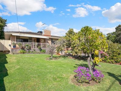 14 Bladon Way, Swan View WA 6056