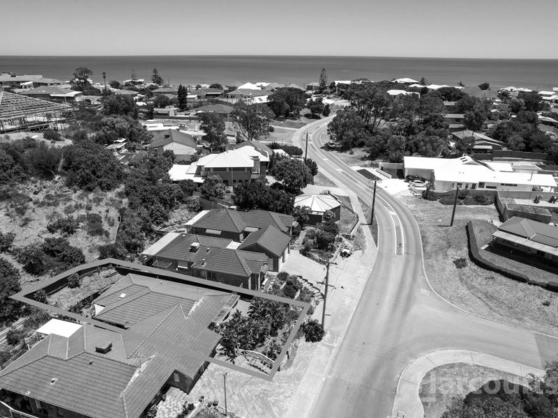 2/75 Leighton Road, Halls Head