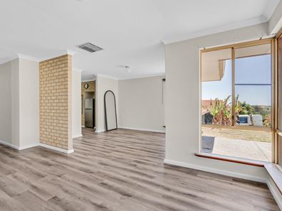 20 Jacana Way, Halls Head WA 6210