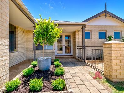 7 McMillan Drive, Dalyellup WA 6230