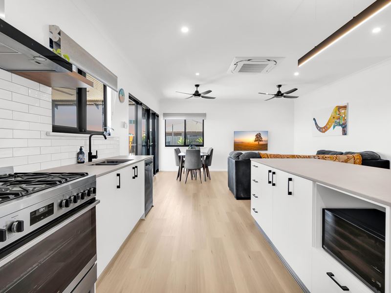 38 Coolajacka Crescent, Baynton WA 6714