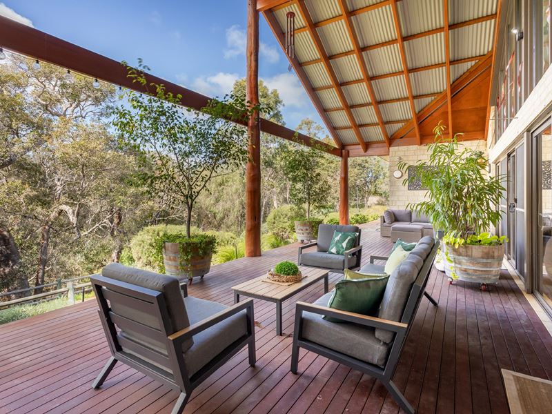 11 Holroyd Gardens, Millbridge