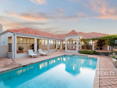 4 Clearwater Place, Hillarys WA 6025