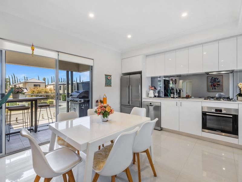 6/3 Leeder Street, Glendalough