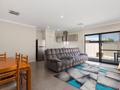 3/8 Seaspray Place, Waikiki WA 6169