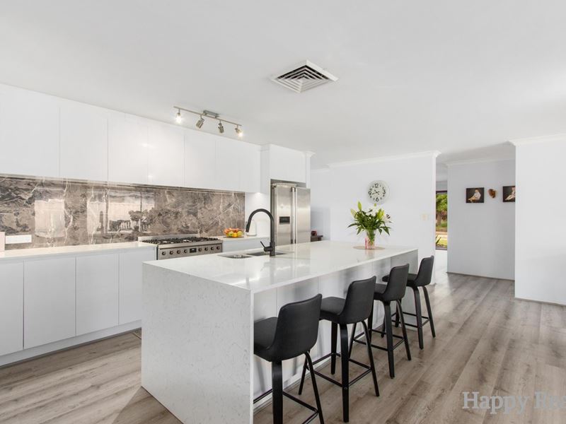18 Biarritz Way, Canning Vale