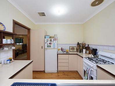 6 Harcourt Place, Bellevue WA 6056
