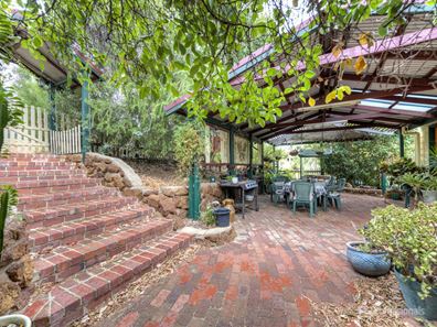 6 Harcourt Place, Bellevue WA 6056