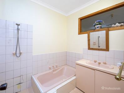 6 Harcourt Place, Bellevue WA 6056