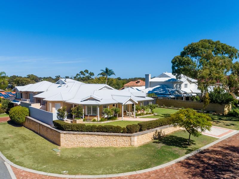 1 Grove End Ridge, Mount Claremont