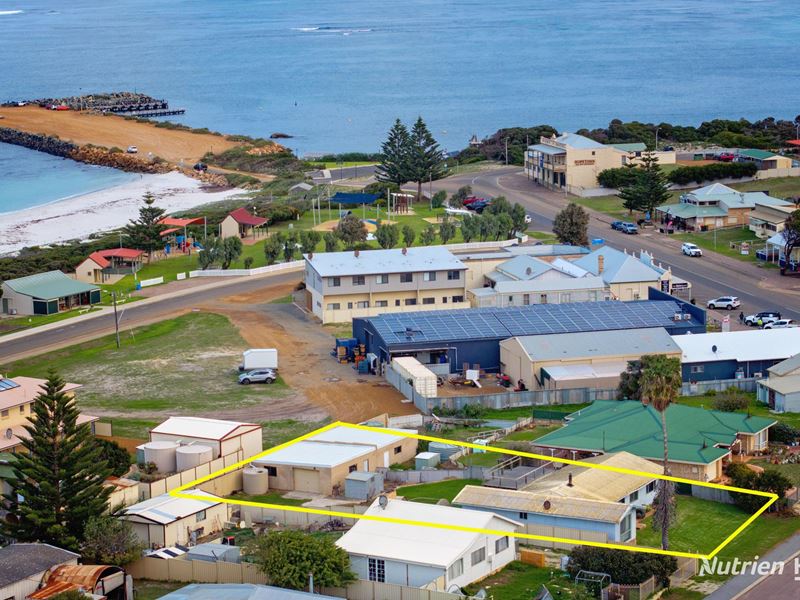 4 Dawn Street, Hopetoun WA 6348