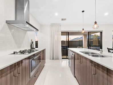 7 LEIGHFIELD ROAD, Hilbert WA 6112