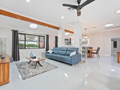 8 Rochefort Retreat, Port Kennedy WA 6172