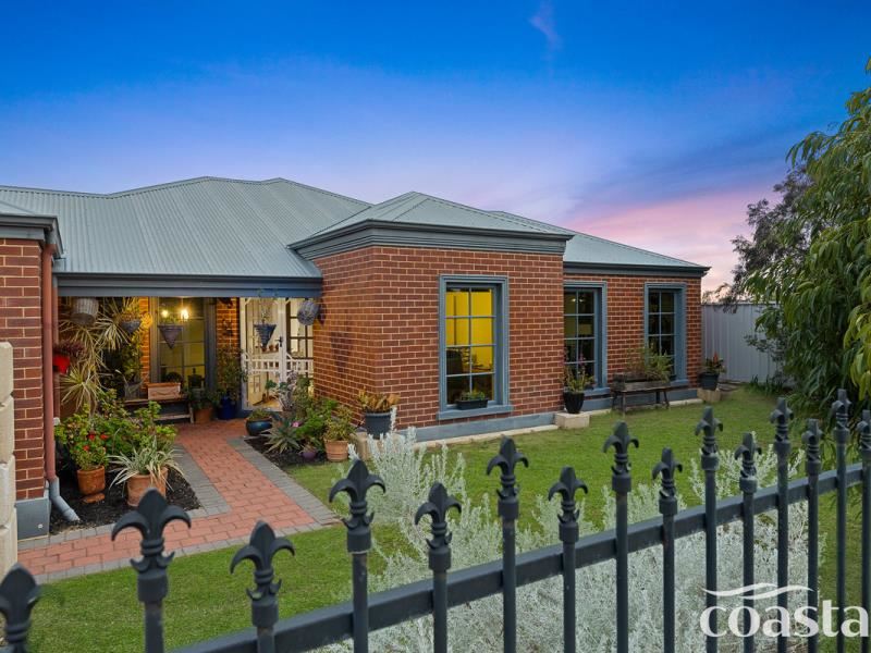 4 Peregrine Court, Singleton WA 6175